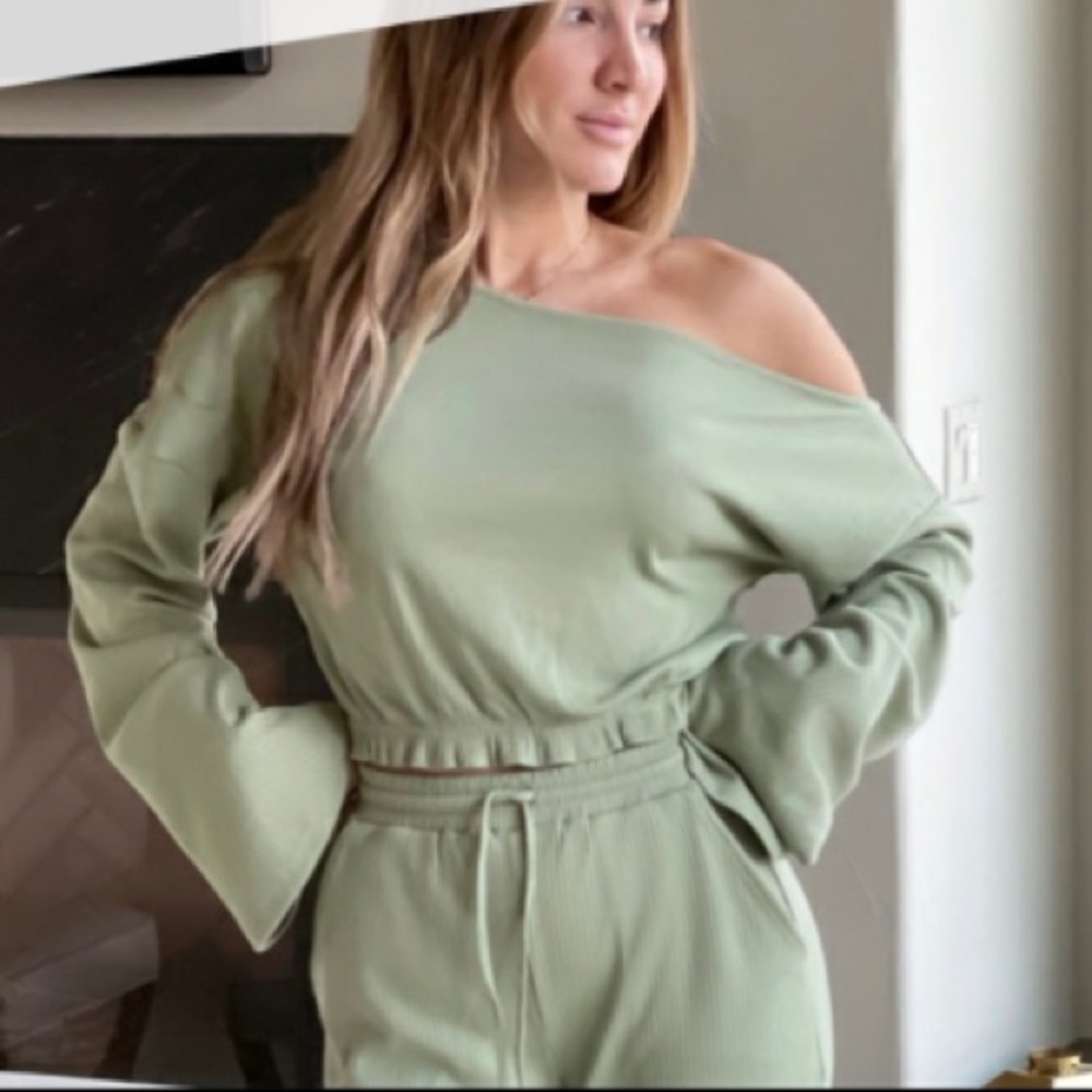 Women's off the Shoulder Green Top and pants set